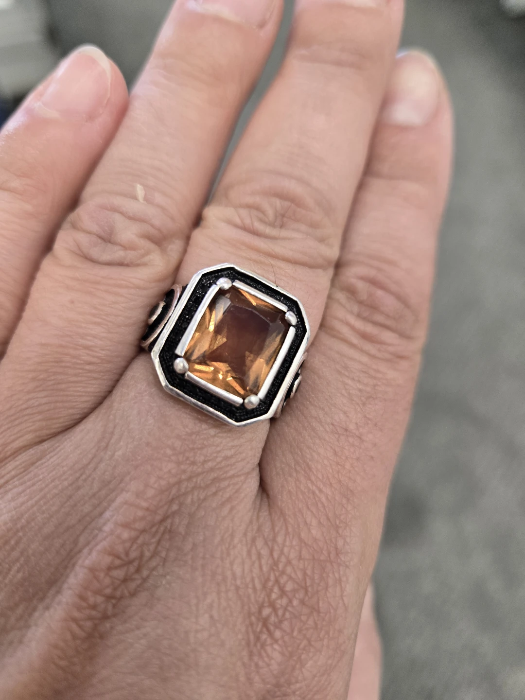Men's Ring with Zultanite stone( changing  color- see pics)