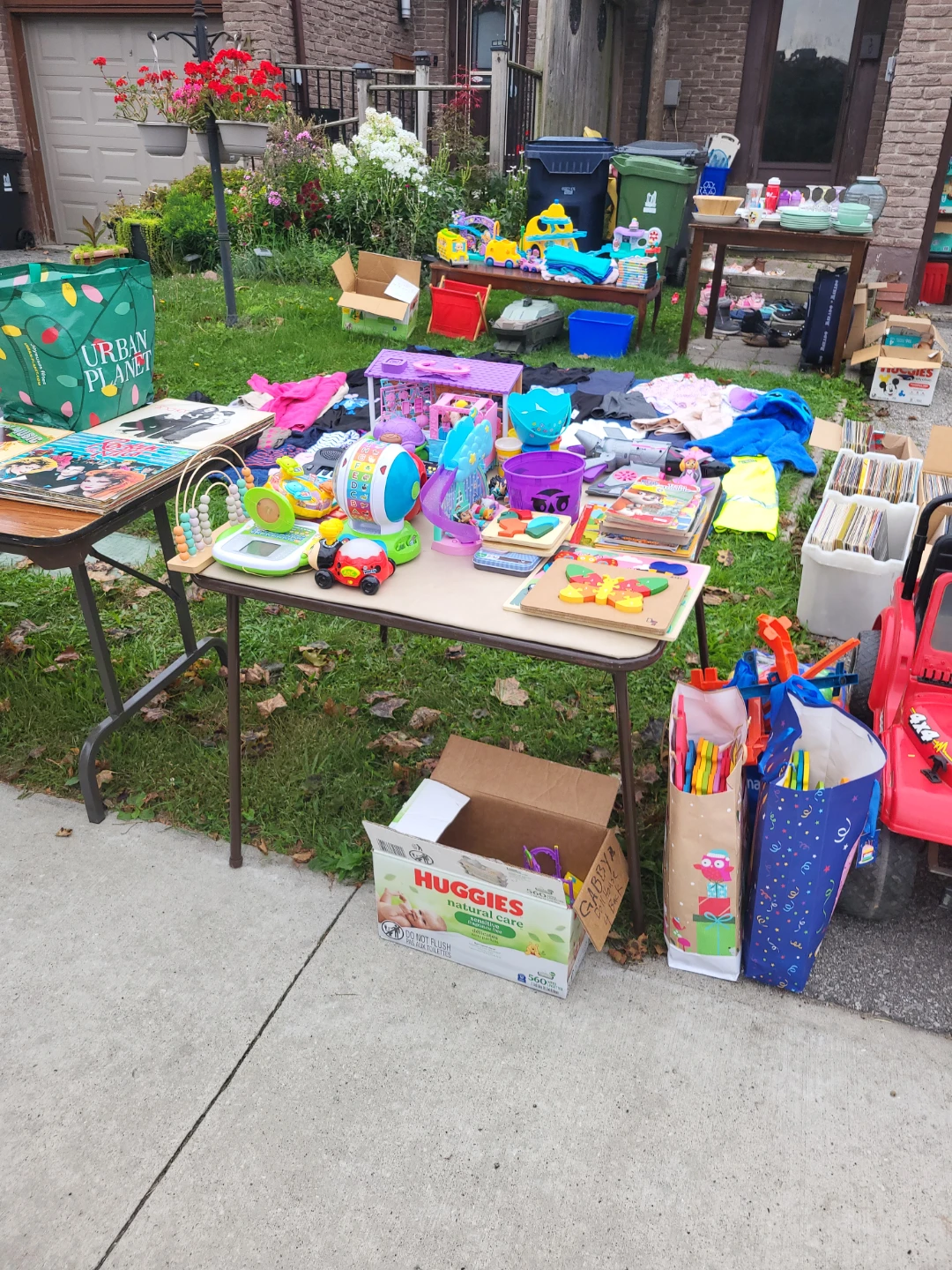 GARAGE SALE - photo 3