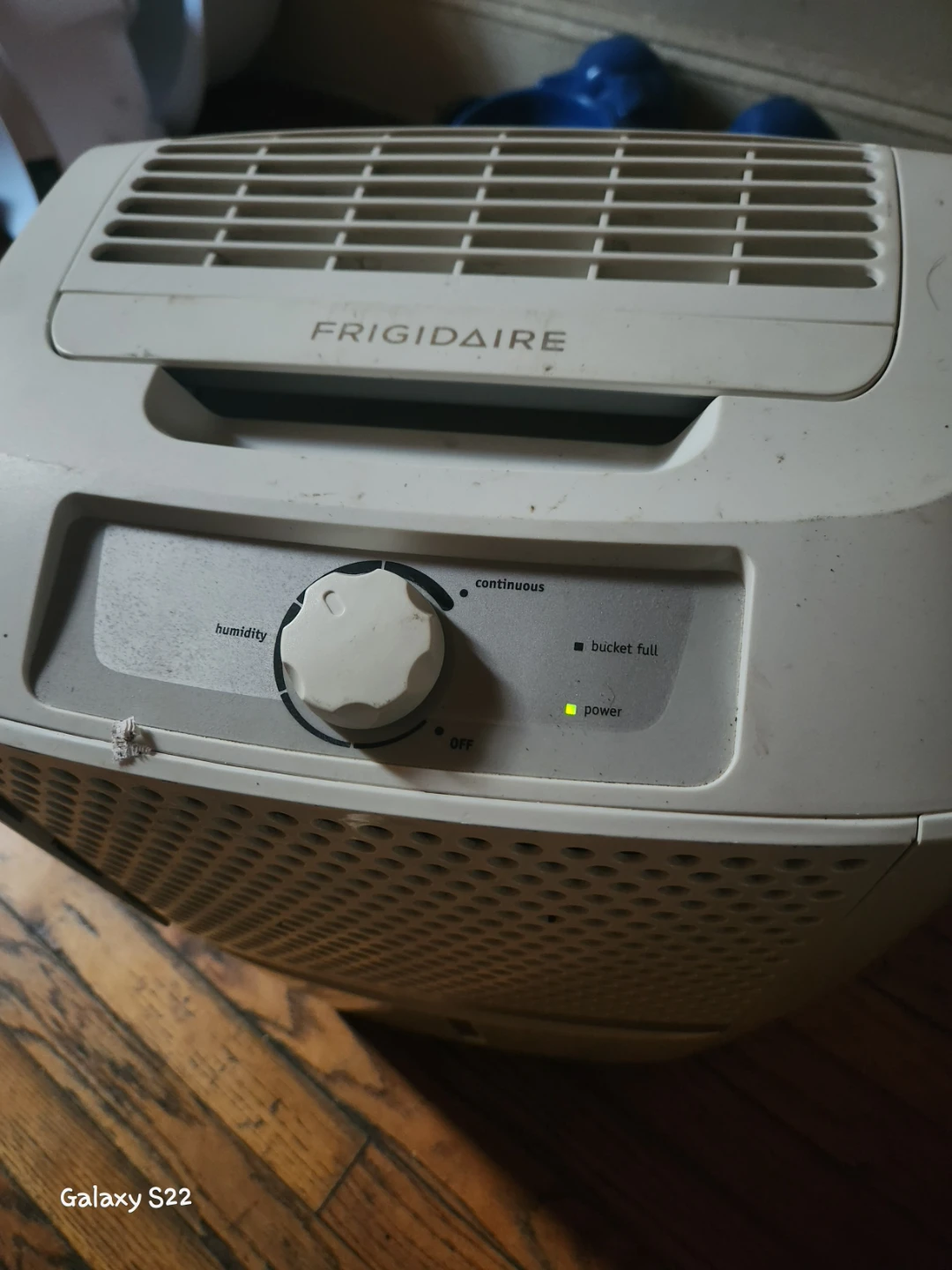 Frigidaire portable dehumidifier - photo 2