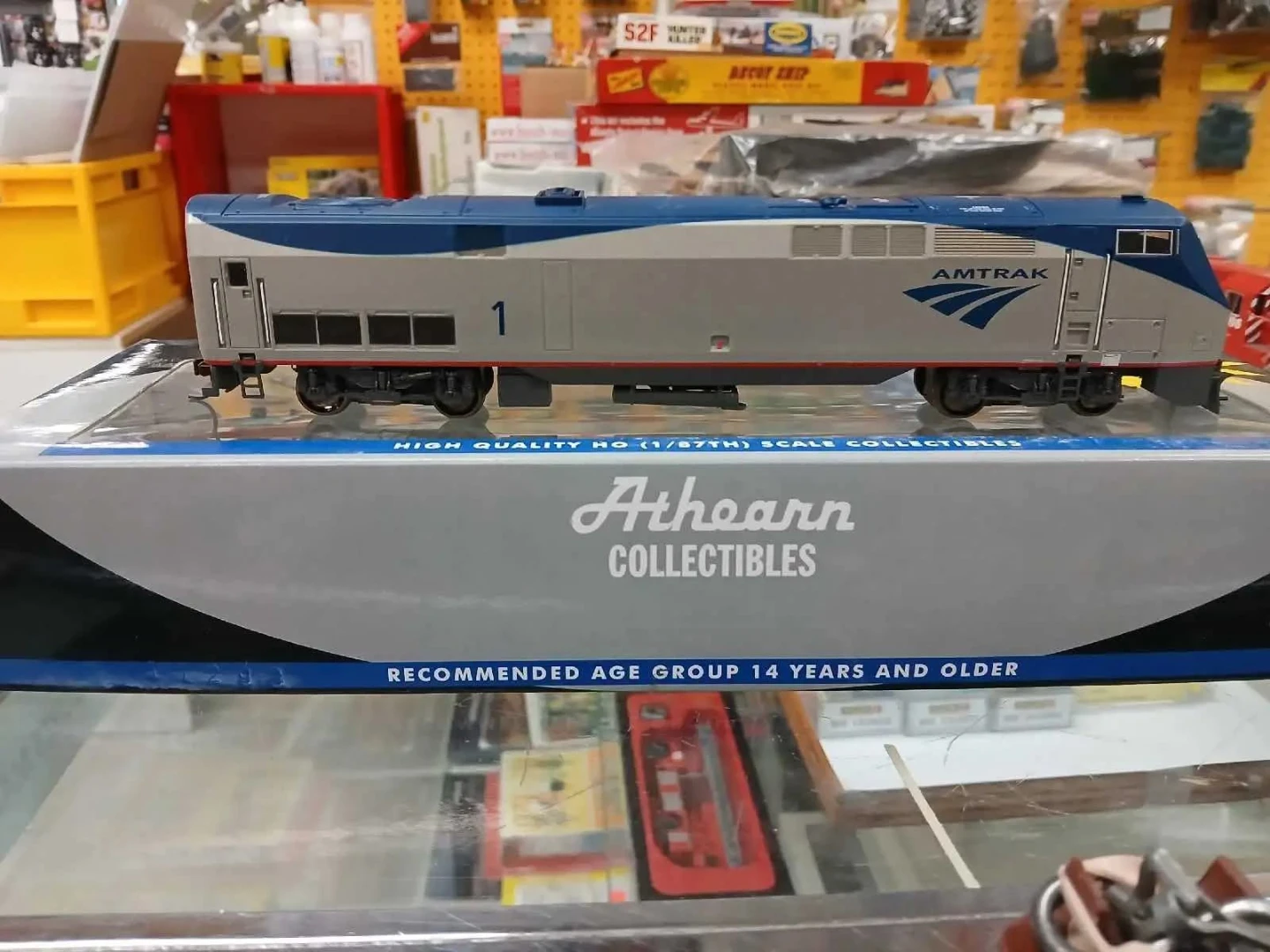 Athearn HO Scale Amtrak Locomotive - photo 3