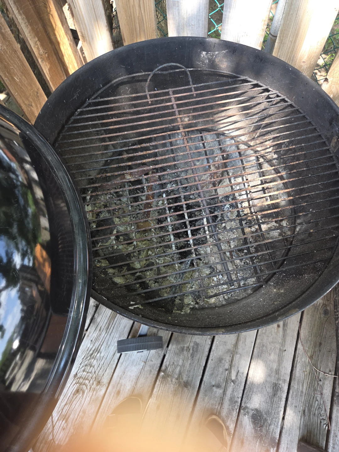 Weber Kettle Charcoal Grill @St. Catharines Ont. - photo 3