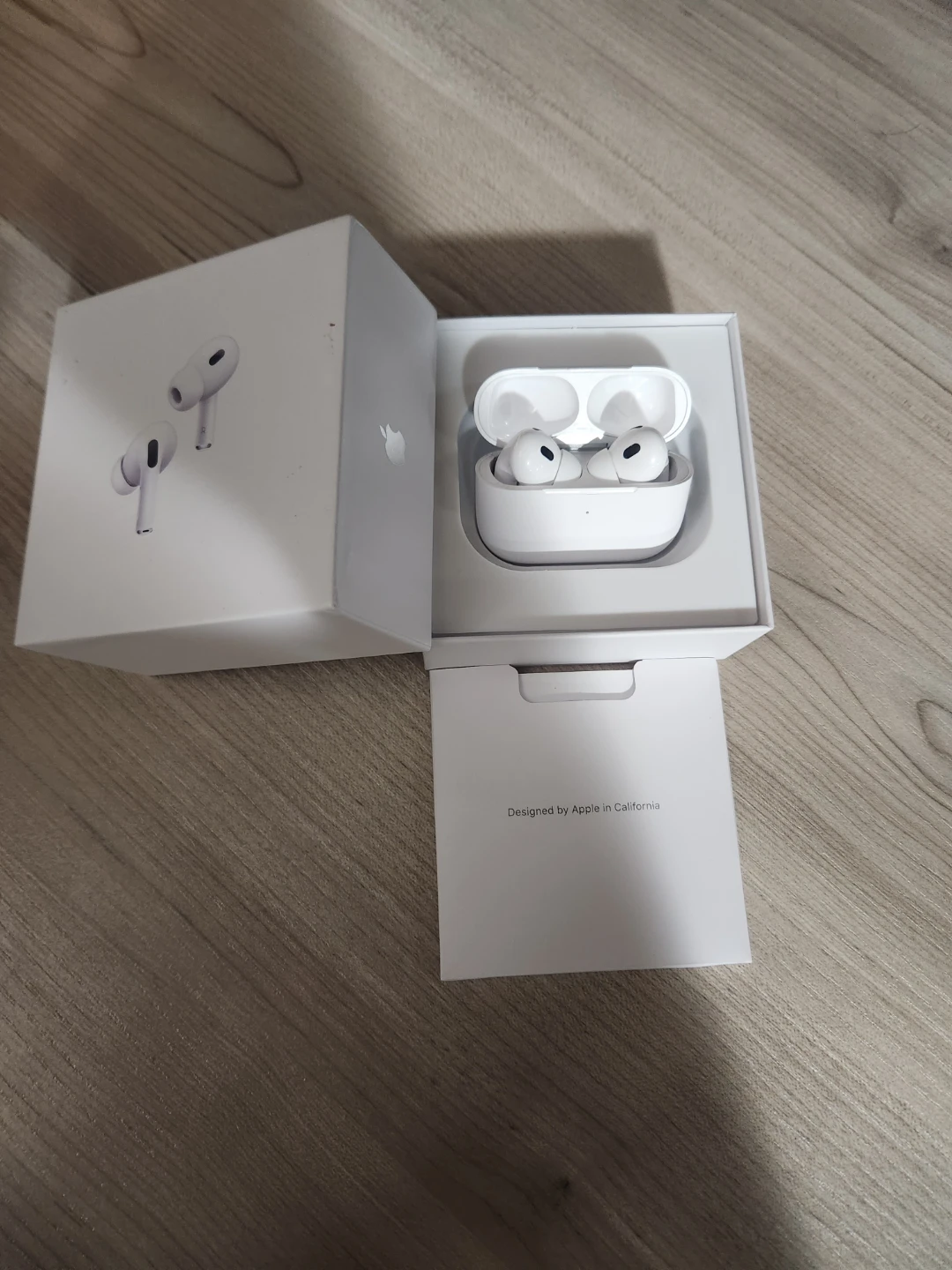 Apple AirPods Pro (2nd generation) with MagSafe Charging Case - photo 2