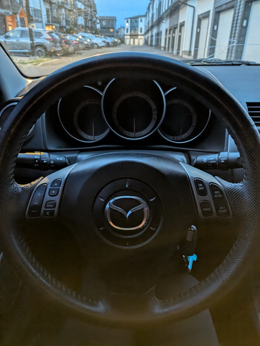 Mazda 3 Sedan - photo 2