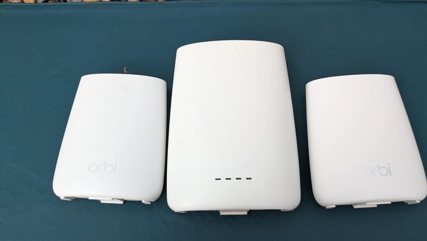Orbi White Mesh WiFi System with 2 satilites - photo 5