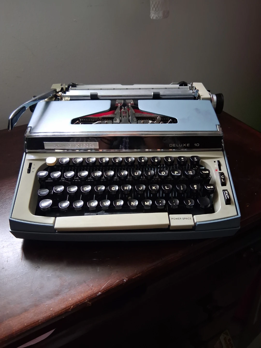 Light Blue Royal Viking Deluxe 10 Typewriter with Case - photo 5