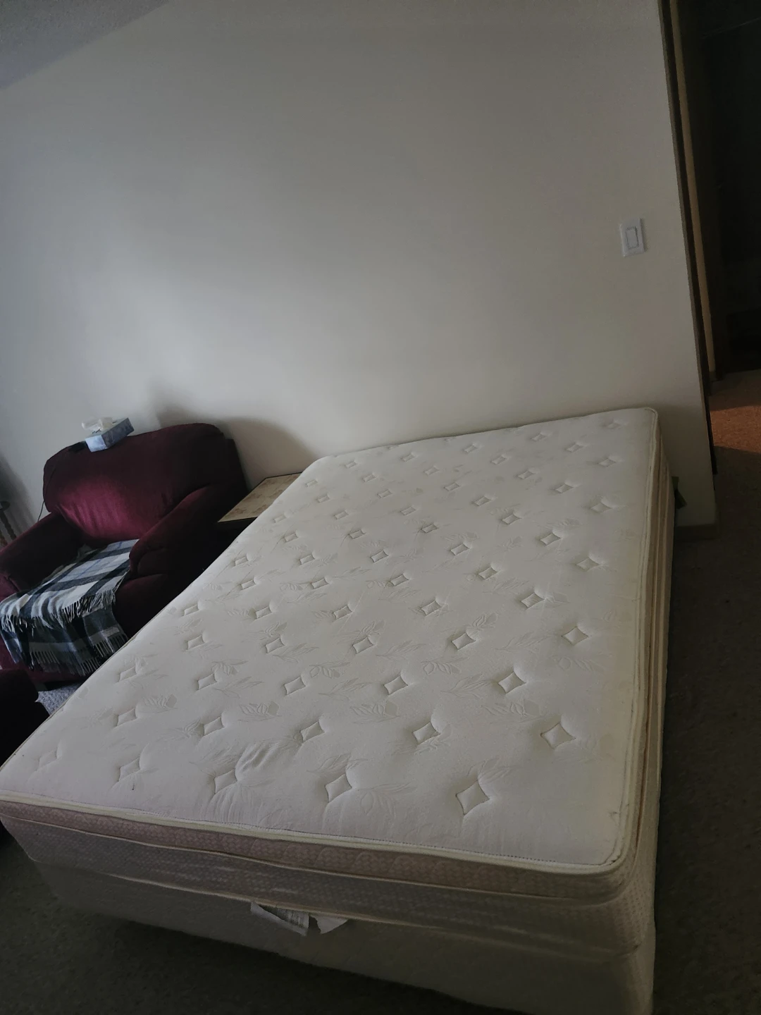 Queen mattress boxspring and metal frame - photo 2