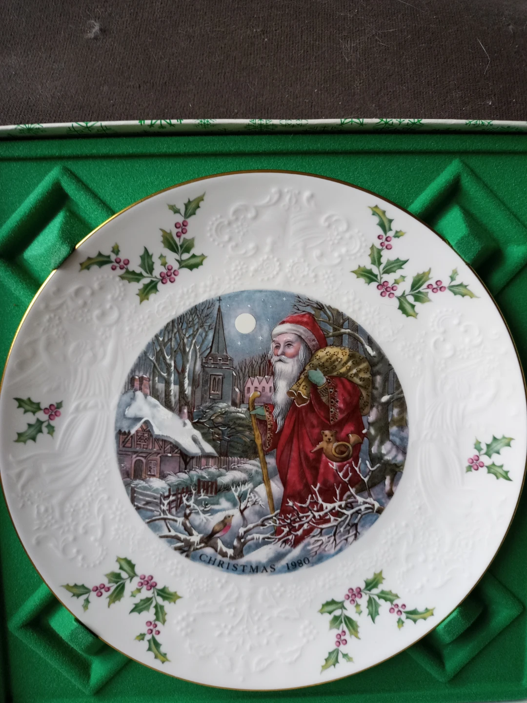 Set of 2 Royal Doulton Decorative Christmas Plates