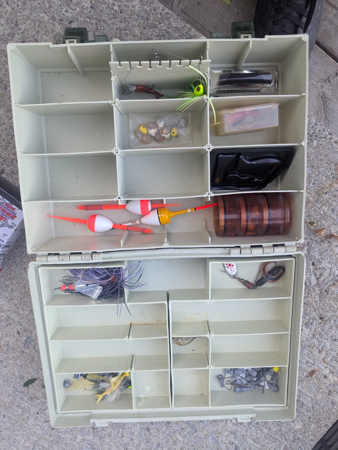 Fishing Lure Tackle Box with Accessories - photo 3