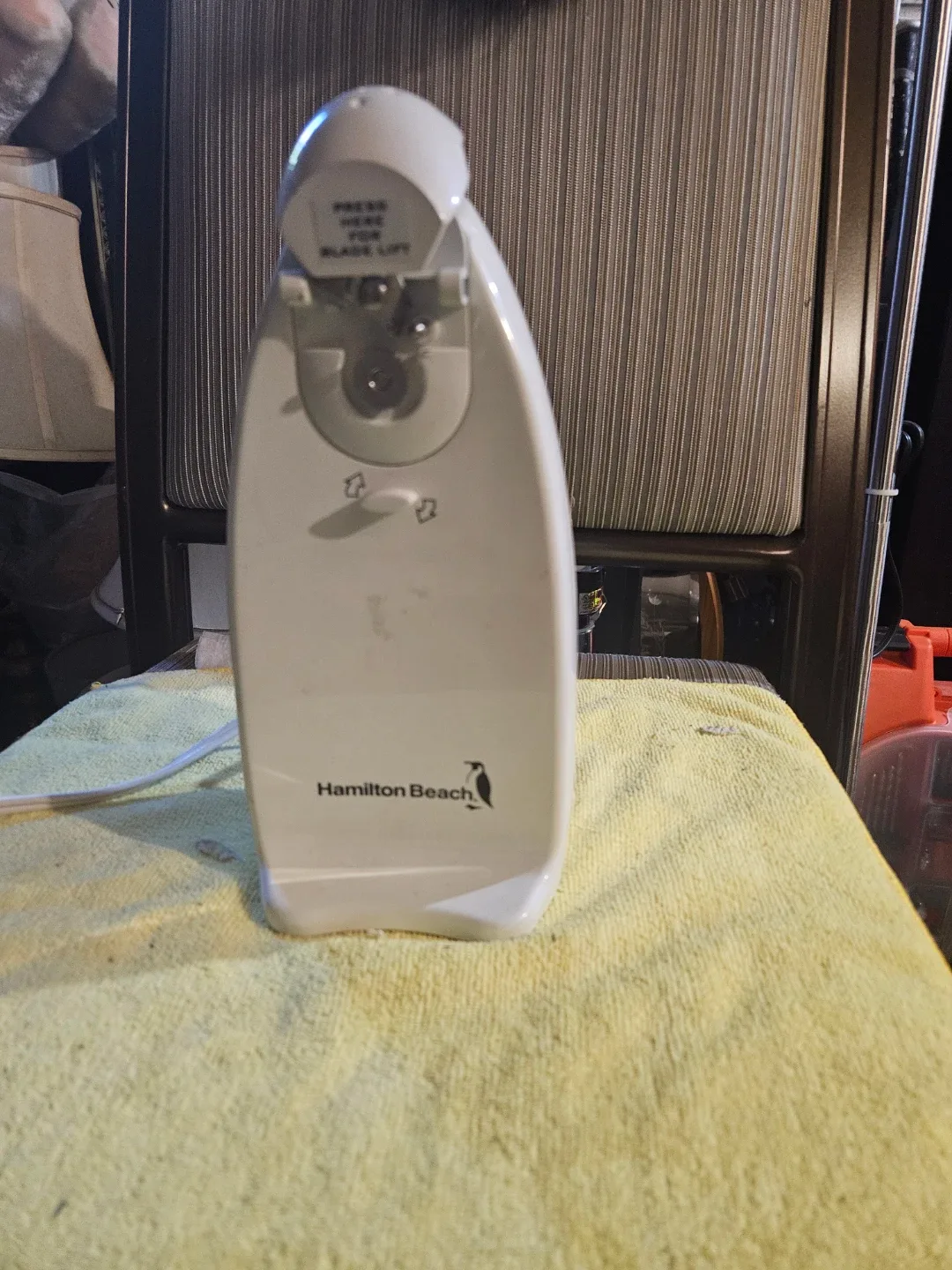 Hamilton Beach Electric Can Opener - photo 2
