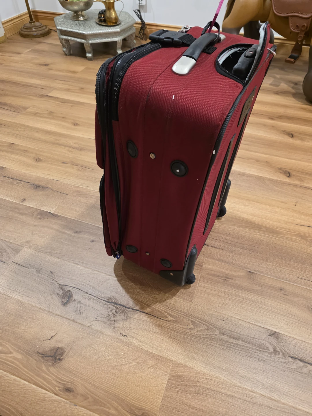 Red Swissgear Rolling Suitcase - photo 2