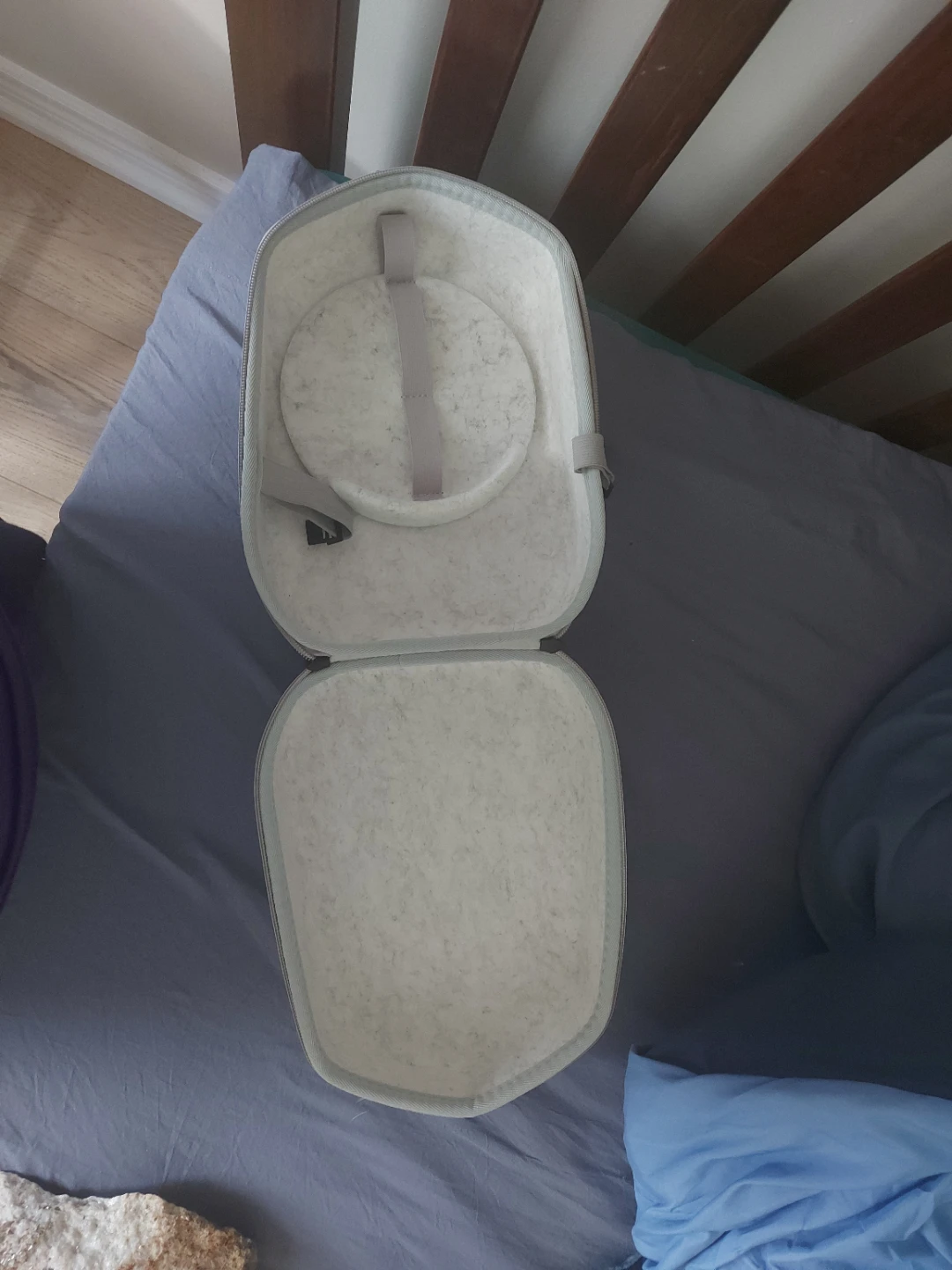 Meta quest carrying case