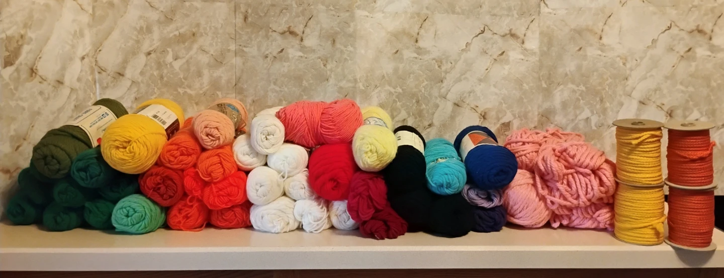 BIG BAG OF YARN (VARIOUS COLORS)