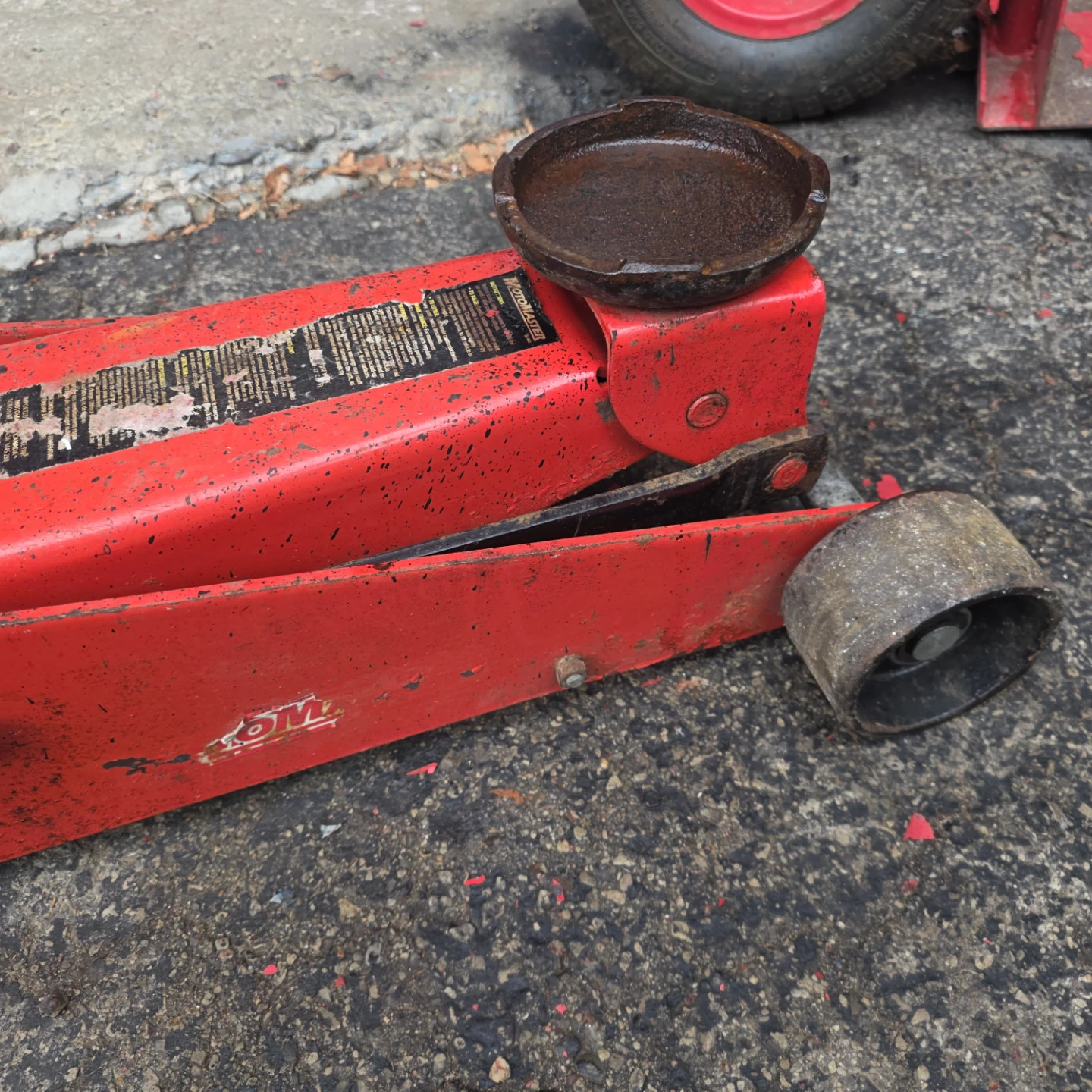 3 ton Red Floor Jack - photo 2