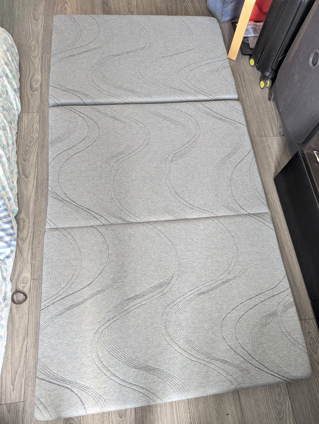 Tri-fold memory foam mattress