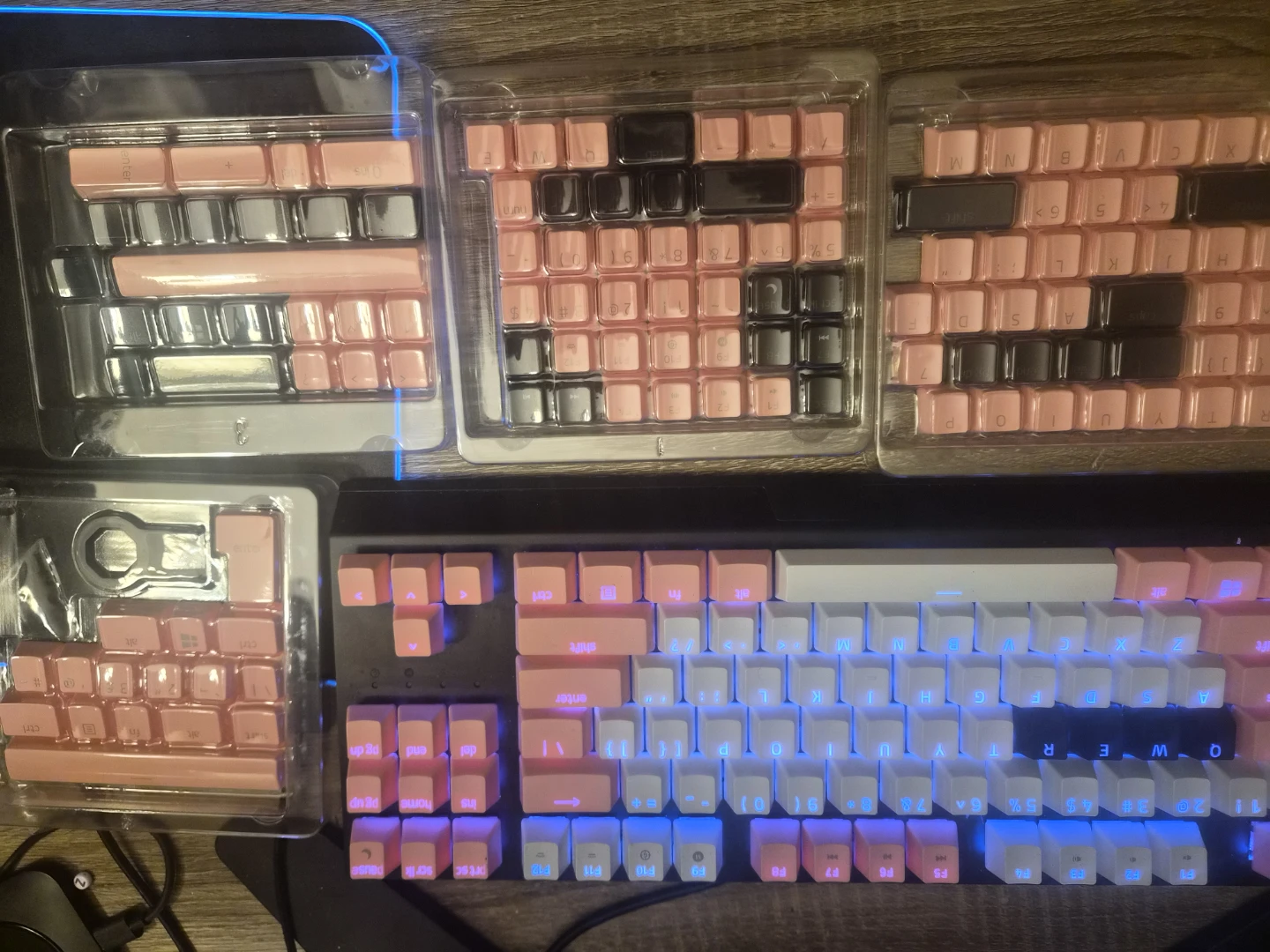 Razer keycaps set  (black and pink)