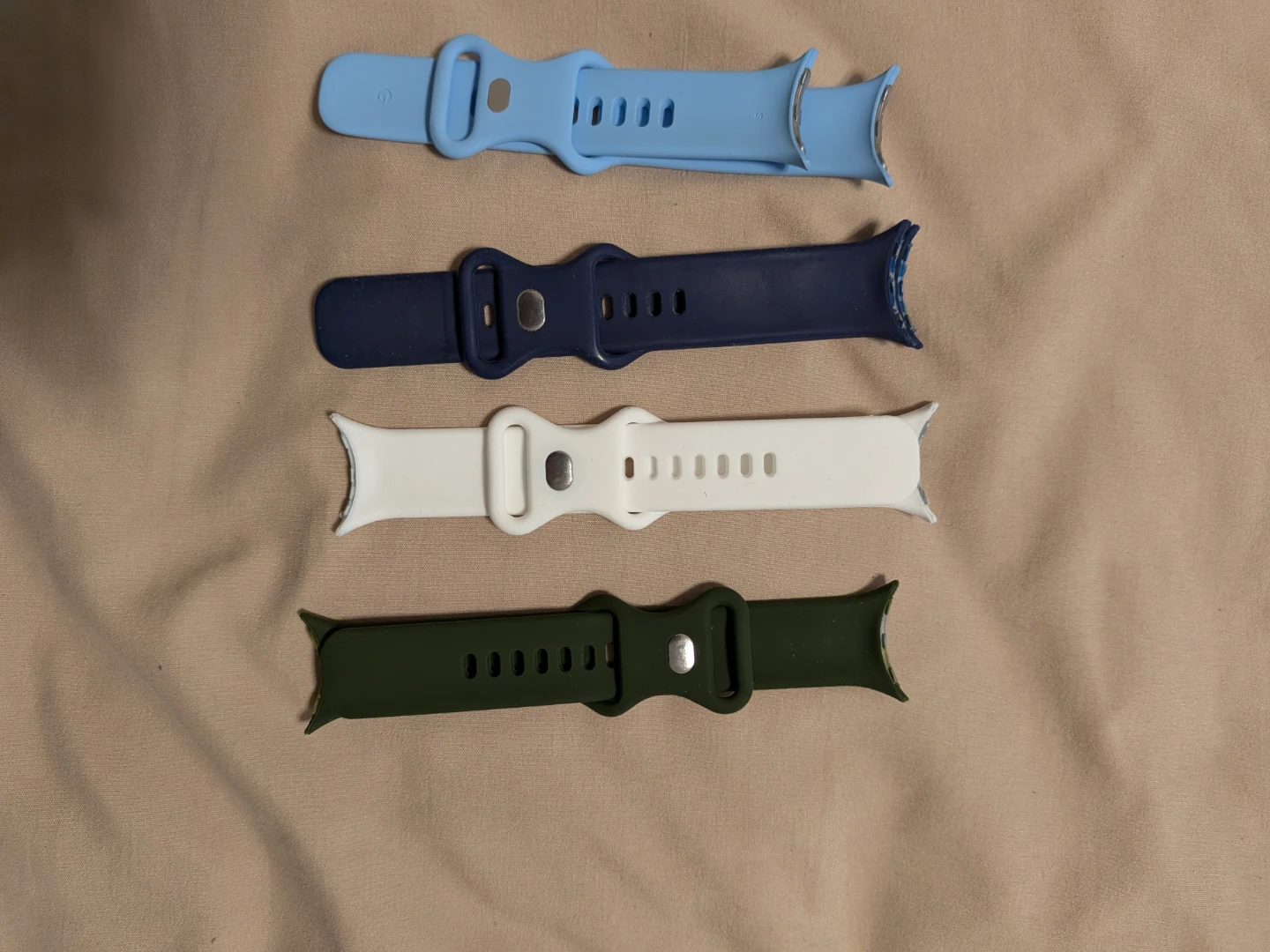 Google pixel watch 2 charger ans bands - photo 2