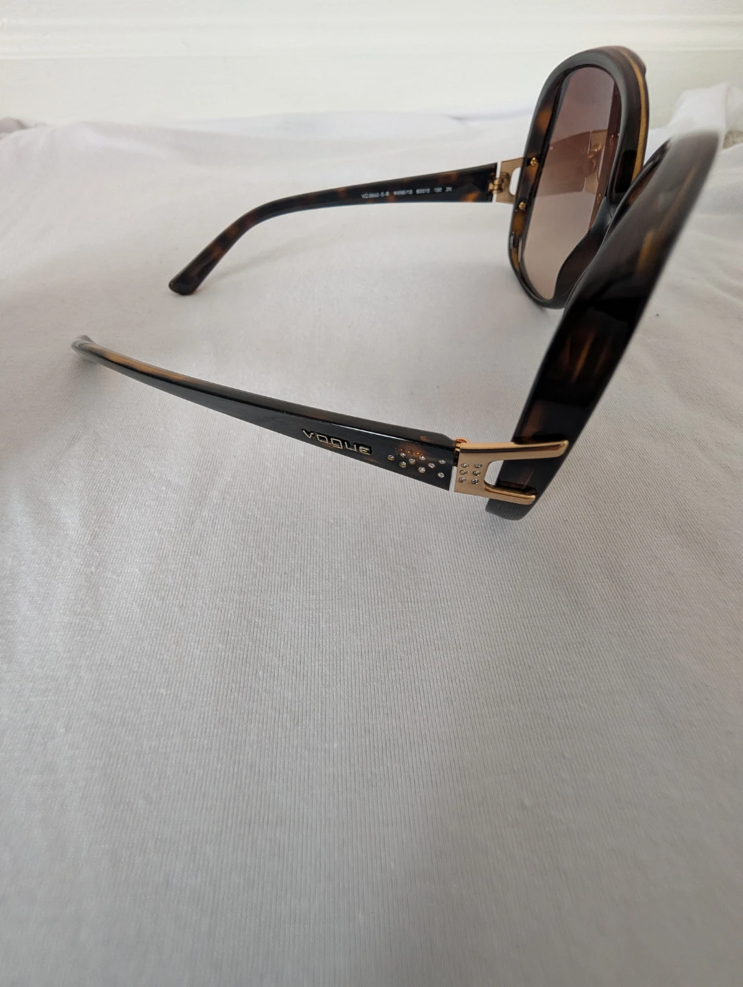 Vogue Sunglasses with Case - photo 2