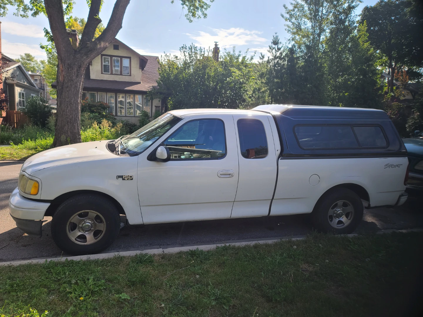 White Ford F-150 Pickup Truck with Cap - photo 4