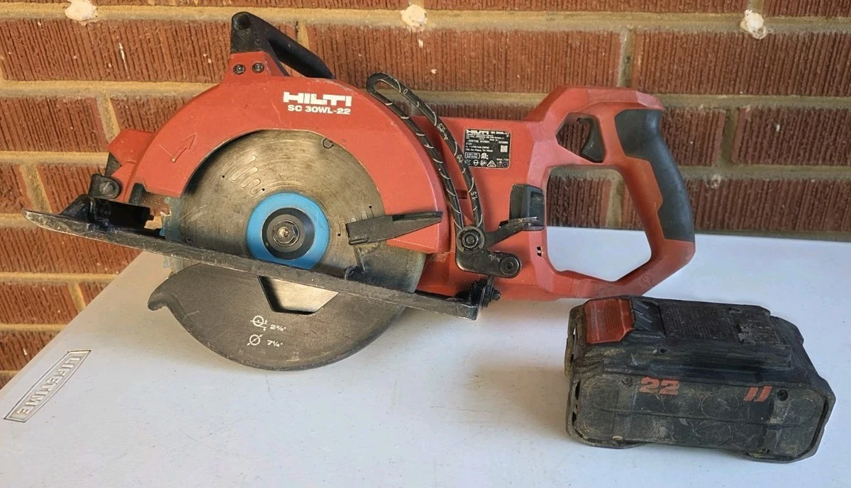 SC 30WL-22 Cordless worm drive-style saw