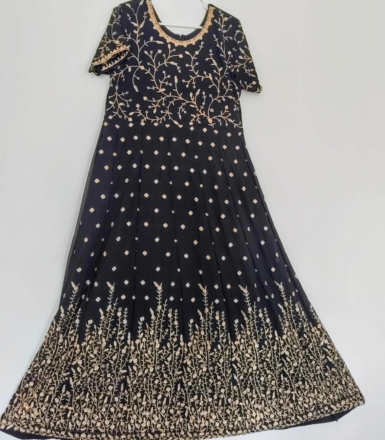 Black Embroidered Gown , never worn - photo 5