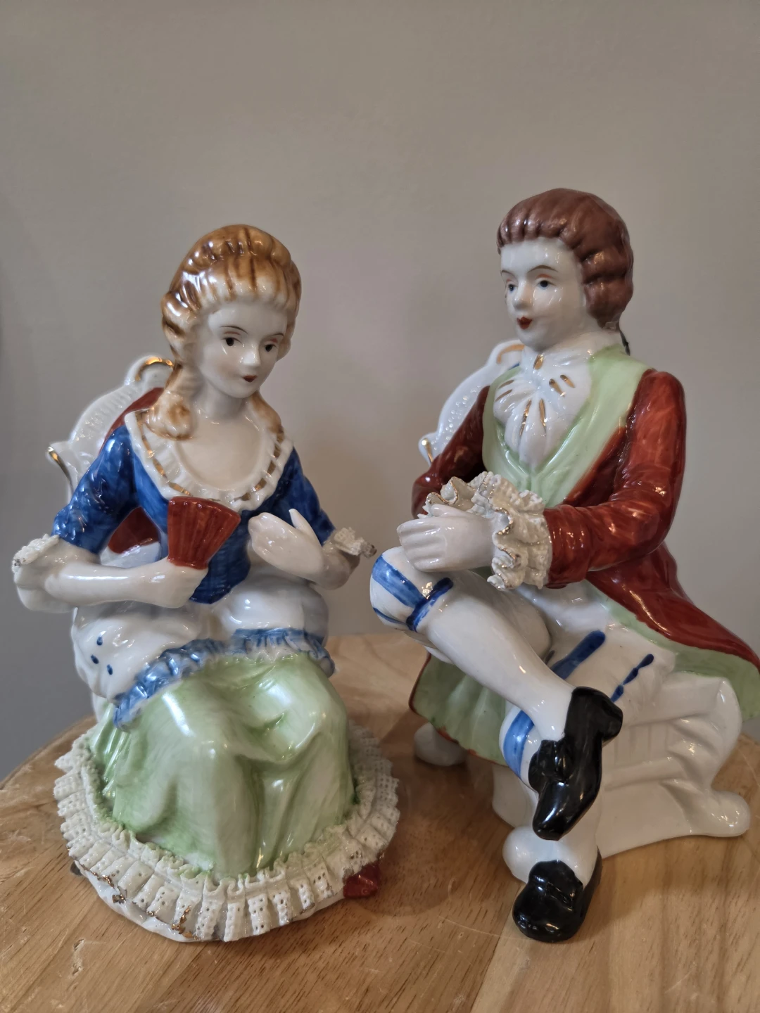 Vtg Colonial Couple Set  Figurines