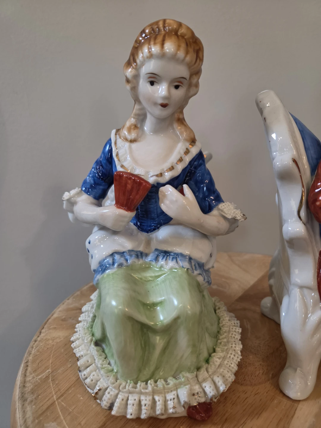 Vtg Colonial Couple Set  Figurines - photo 2