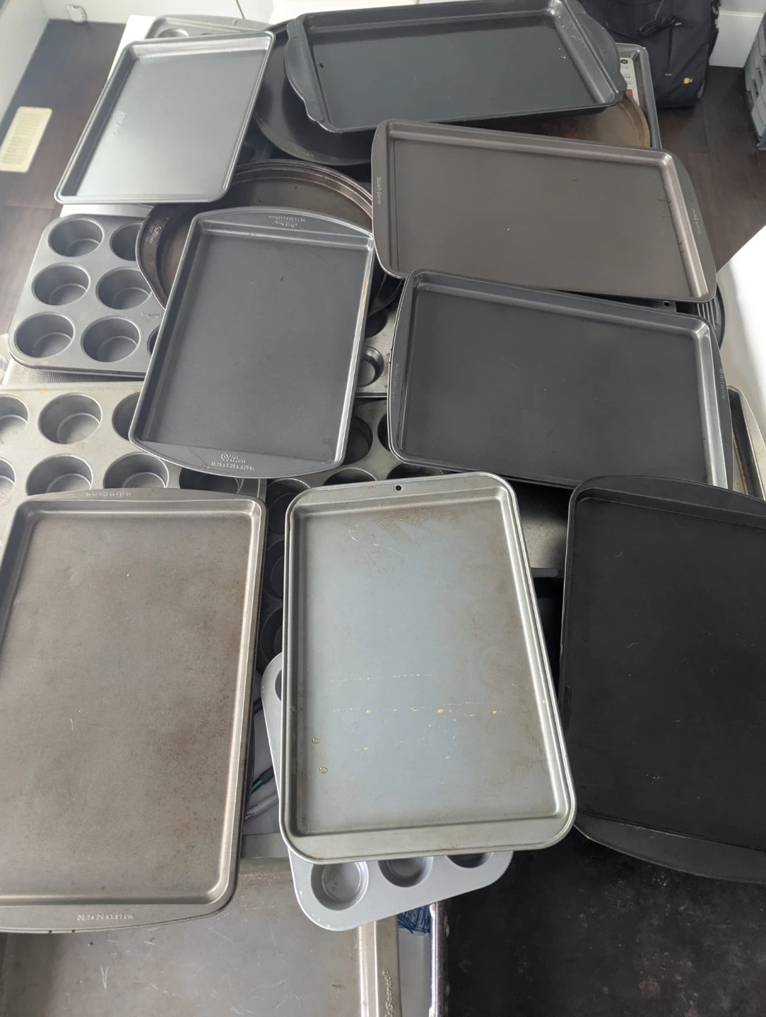 Assorted Baking Pans and Muffin Tins different prices - photo 4