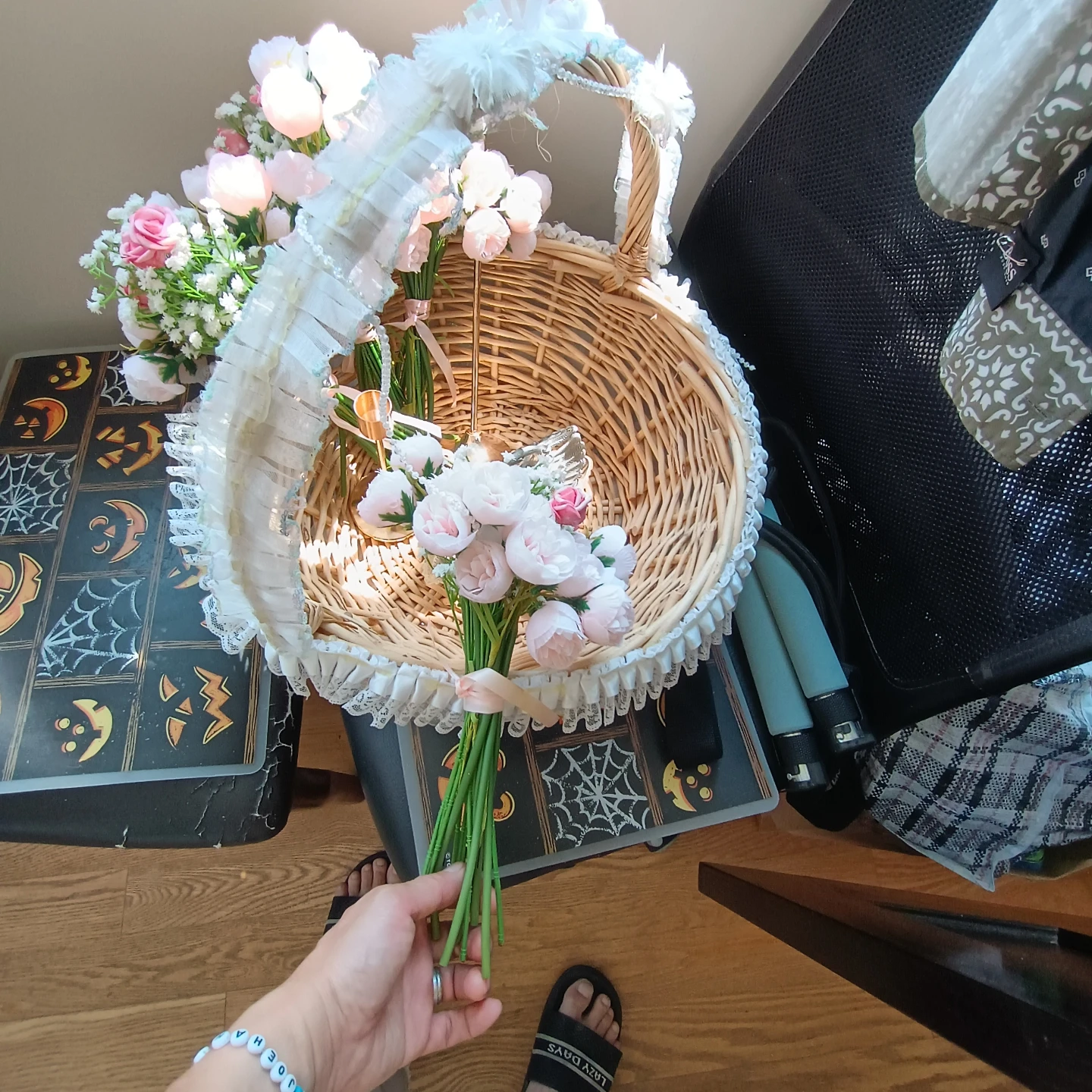 Wicker Basket with Artificial Flower Bouquets - photo 5