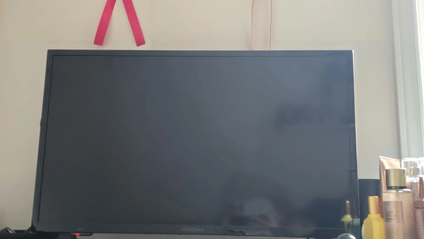 Insignia Roku TV E32109NKBDBMNNX - photo 4