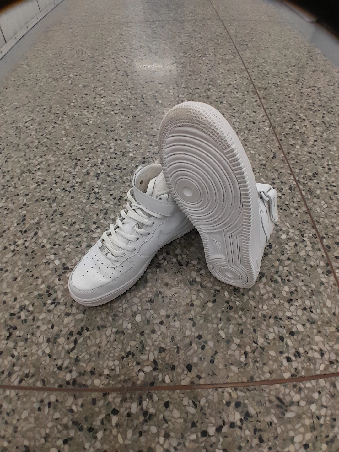White Nike Air Force 1 Mid Top Sneakers Men's Size 9 - photo 5