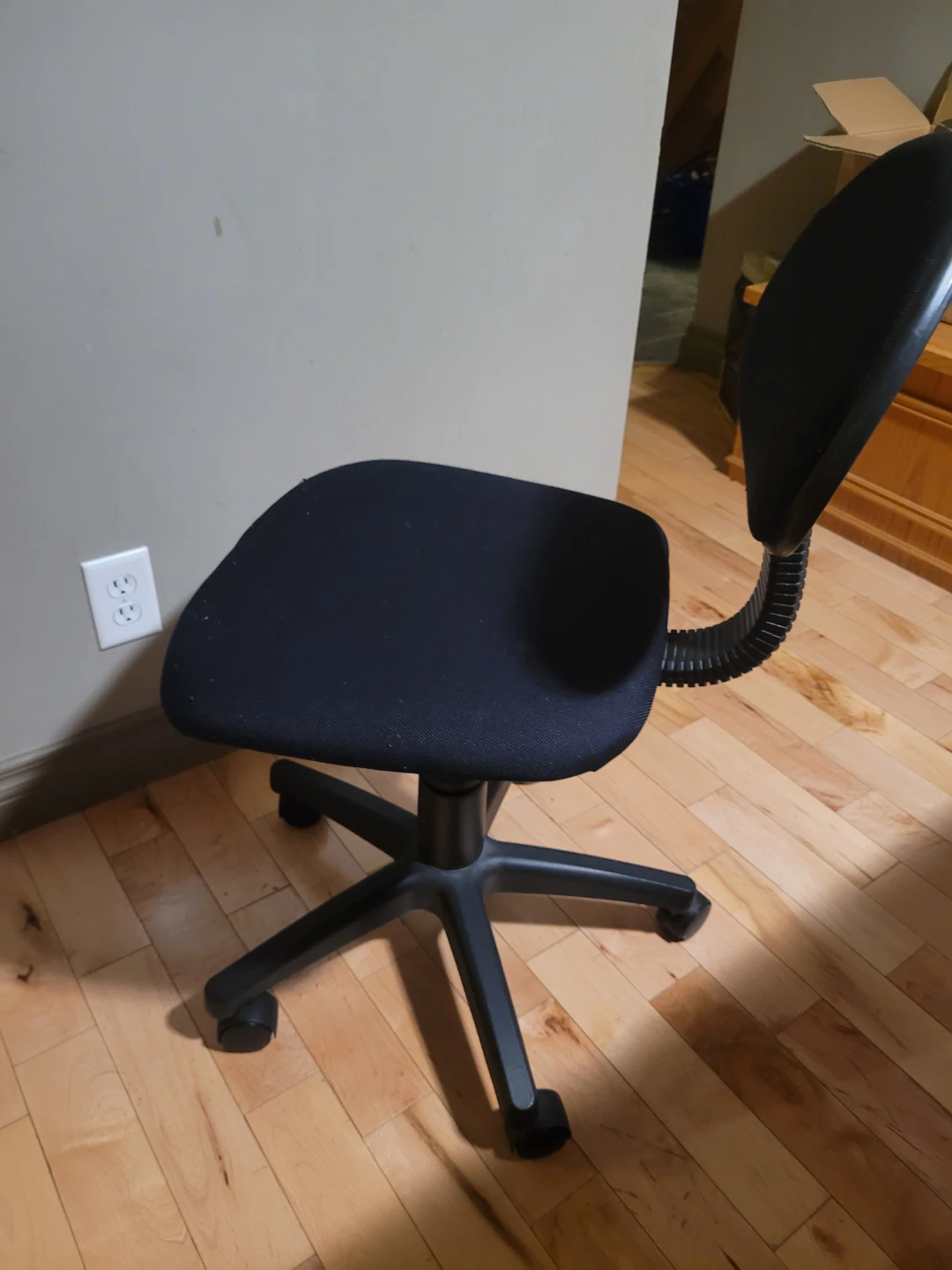 Black Office Chair $5 - photo 3