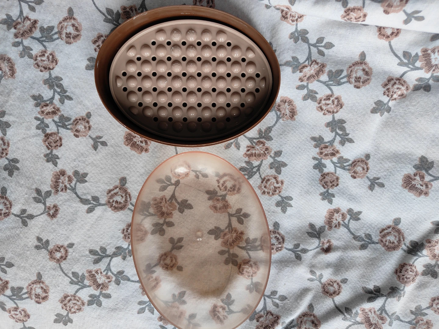 Leaf Shaped Soap Dish with Lid and Drainer