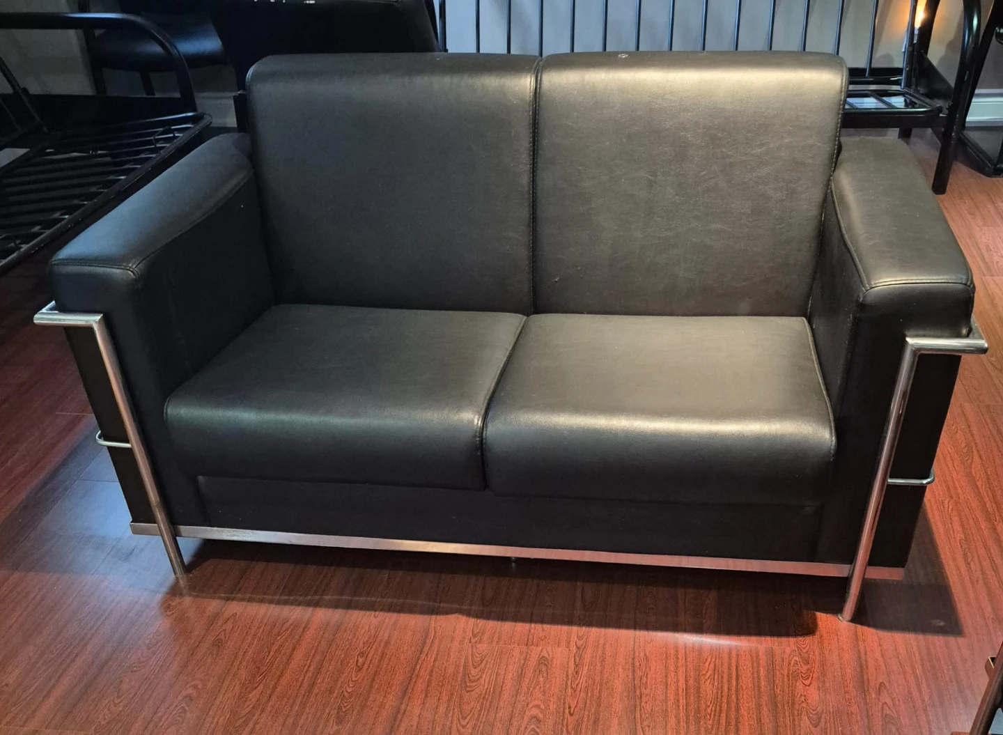 2 office couches. A loveseat and three seater.. - photo 2