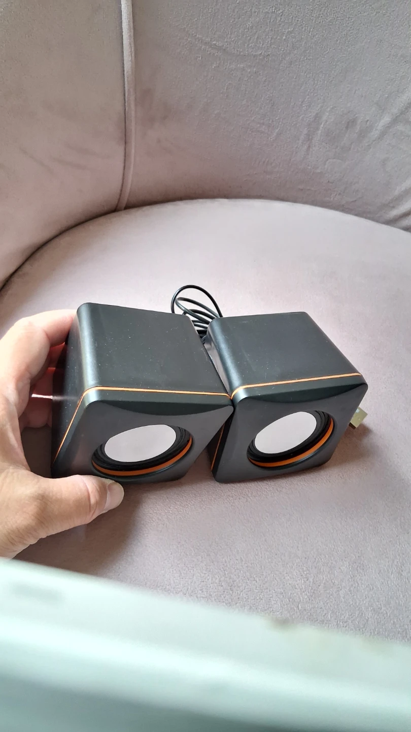 computer speakers stereo Aux In USB powered for monitor