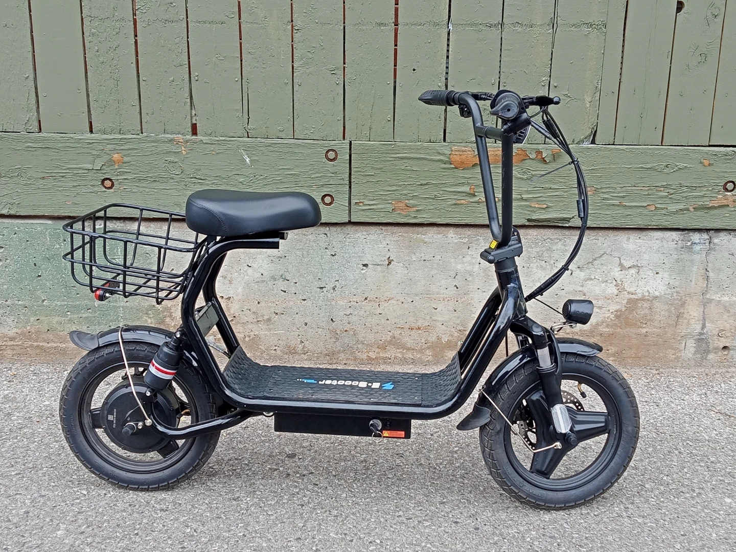 MINT CONDITION Electric Commuter Scooter with Seat & basket