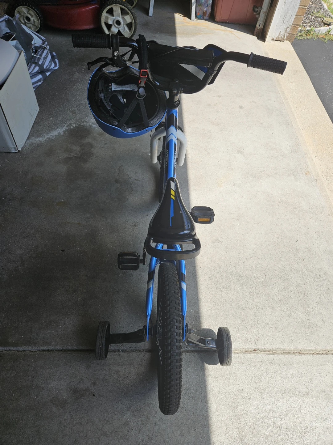 Schwinn Koen 16" Kids Bike with Helmet - photo 2