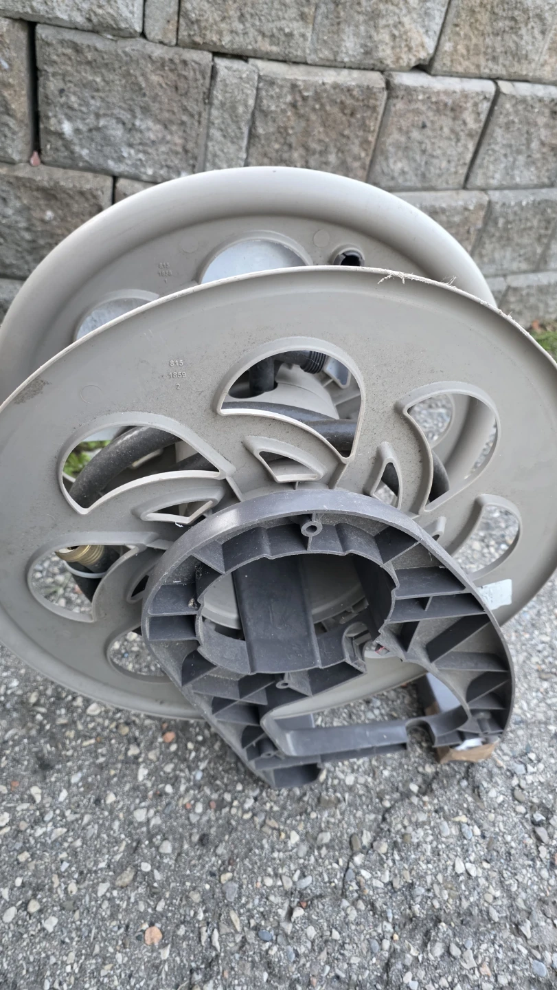 Suncast Side Tracker Hose Reel - photo 5