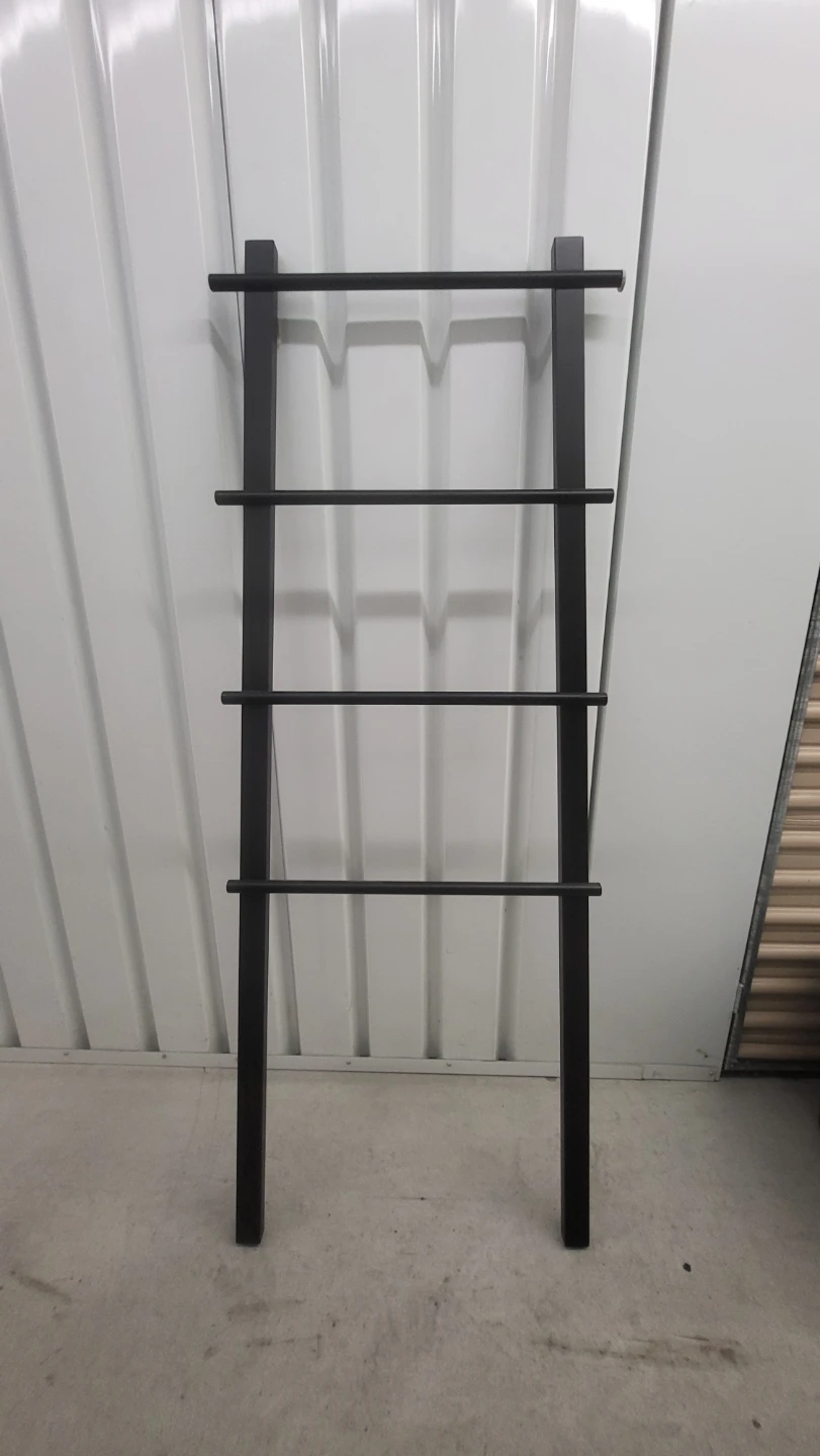 Black Metal Ladder Towel Rack - photo 5