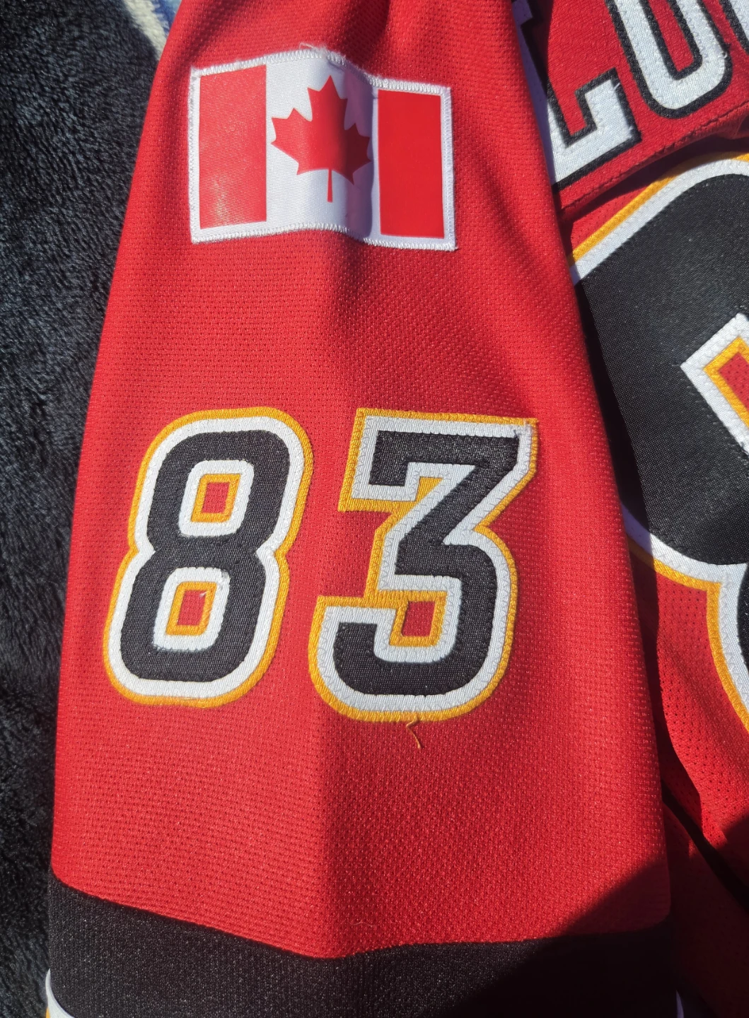 Reebok Calgary Flames Youth L/XL or Womens Small Hockey Jersey - photo 5