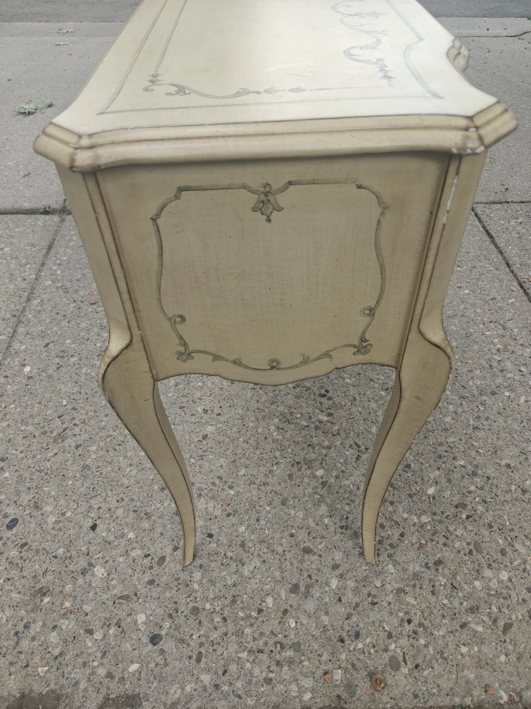 Vintage French Provincial End table / Night Stand - photo 4