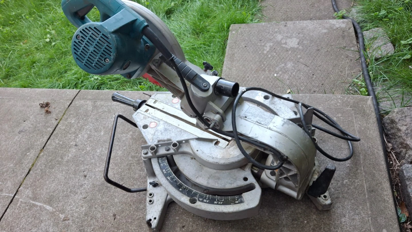 Makita Miter Saw - photo 3