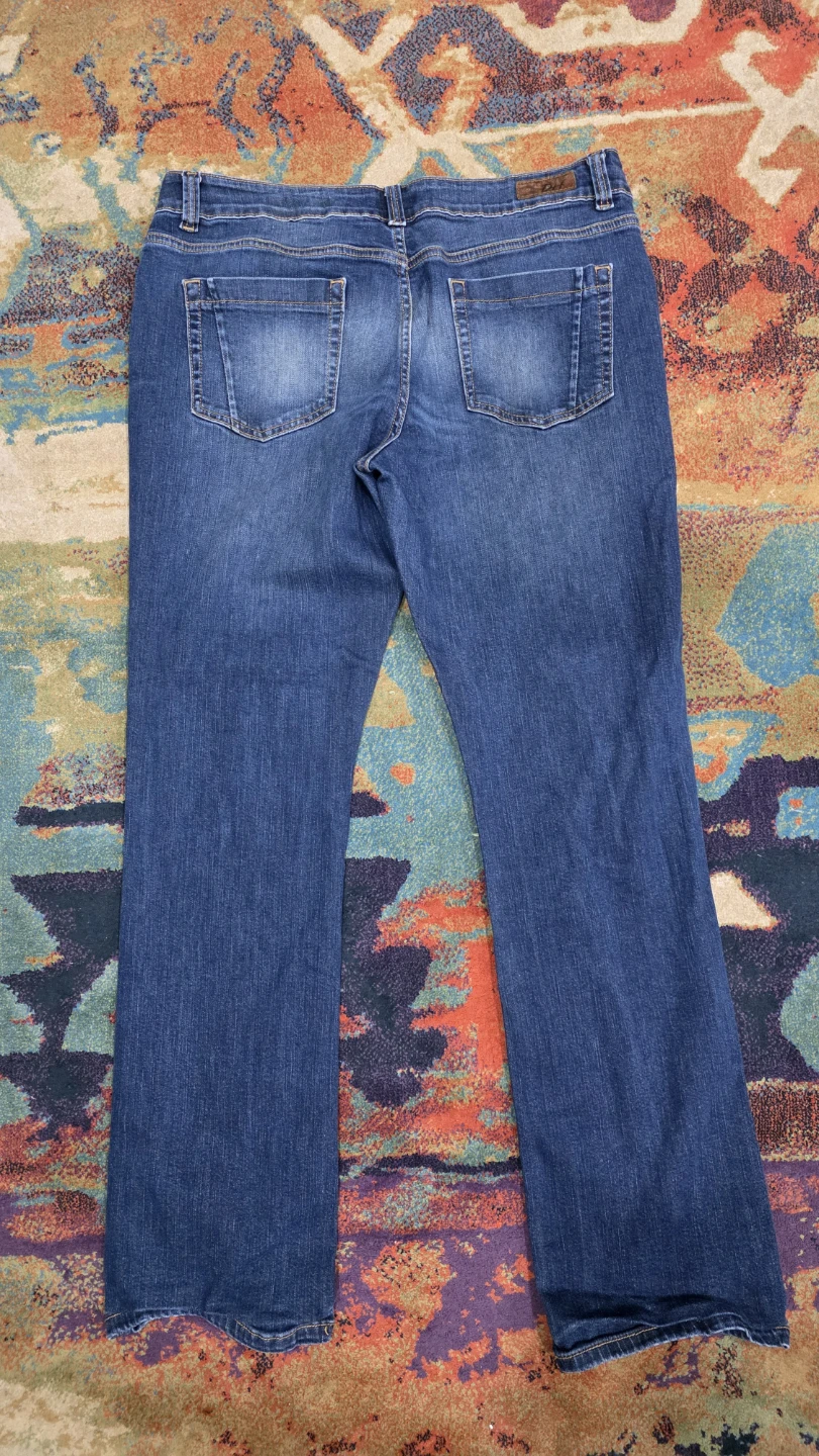 DH Mid Rise Mia Jeans Size 14 x 32 - photo 3