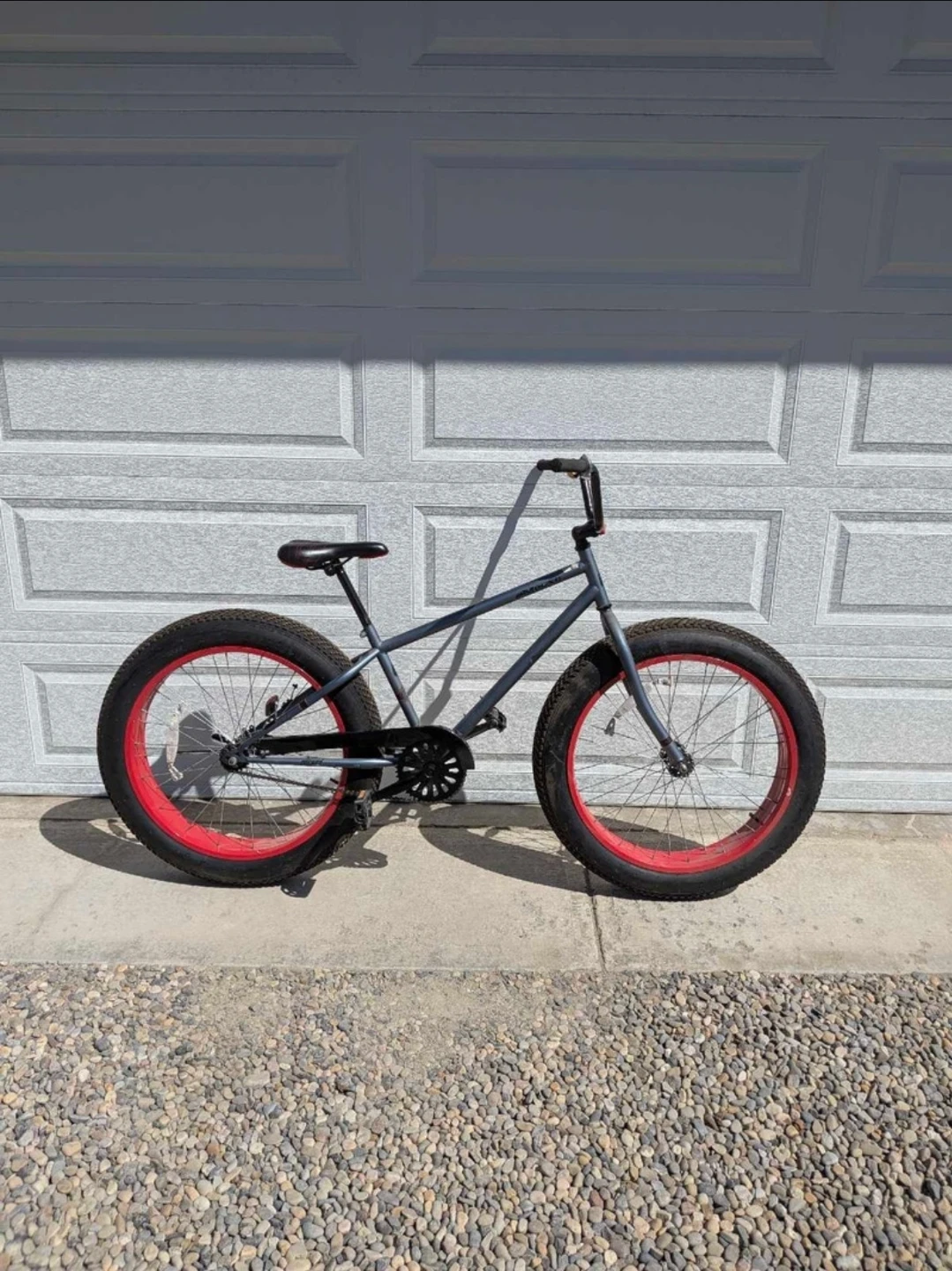 Grey gun metal frame  Fat Tire Cruiser Bike 26×4 tire size