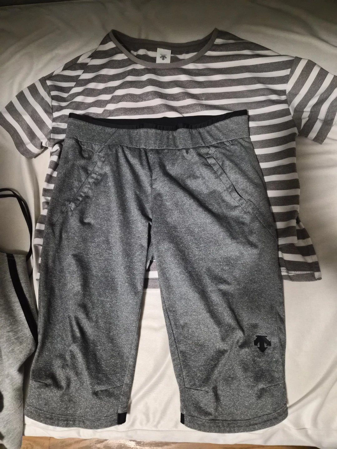 Descente Women's Athletic Shirt and Shorts Set - photo 2