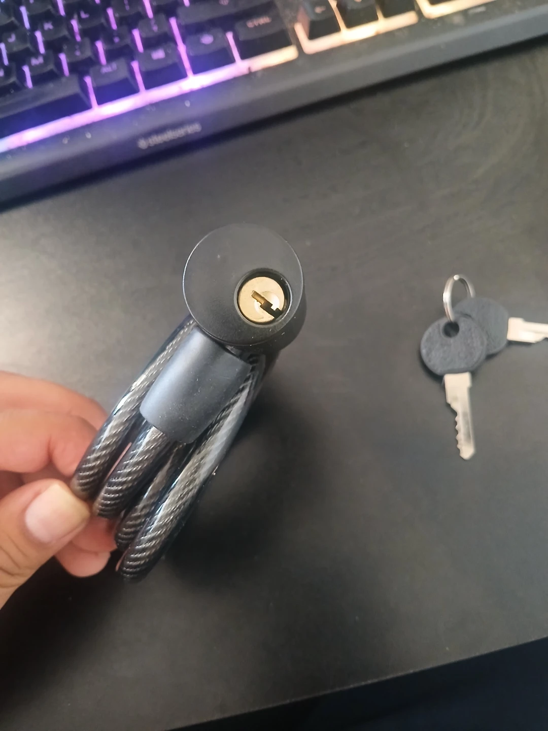 Robust bike lock with strong vinyl coating includes 2 keys 40" - photo 3