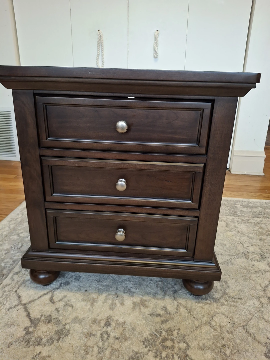 Vendo Mesa de noche nuevo