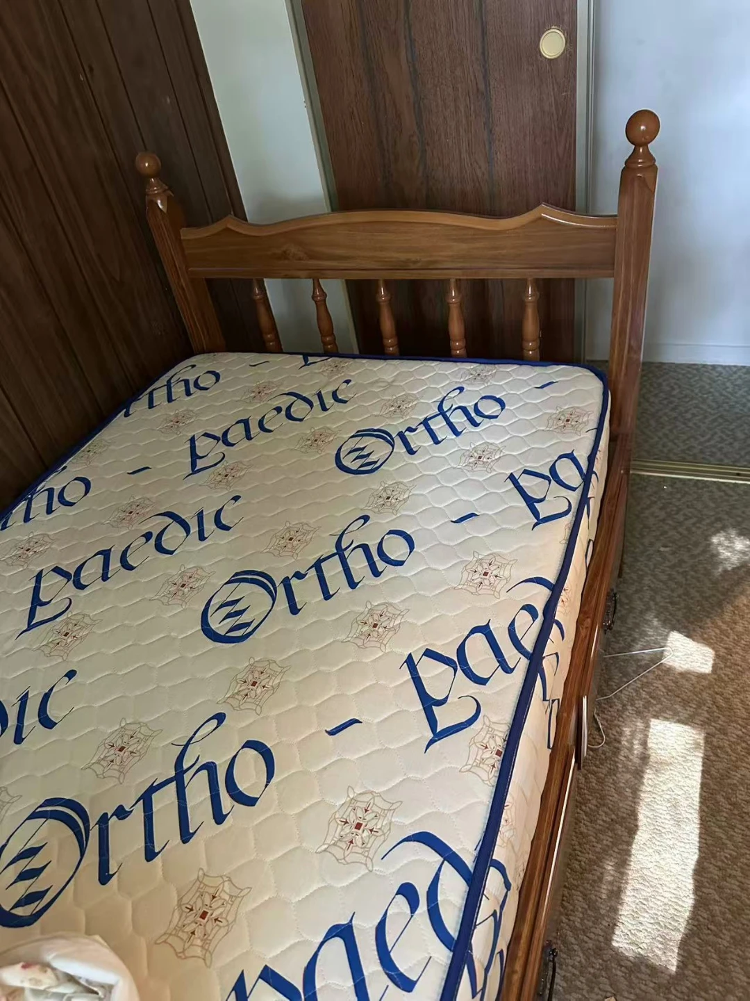 Twin bed with mattress - photo 2