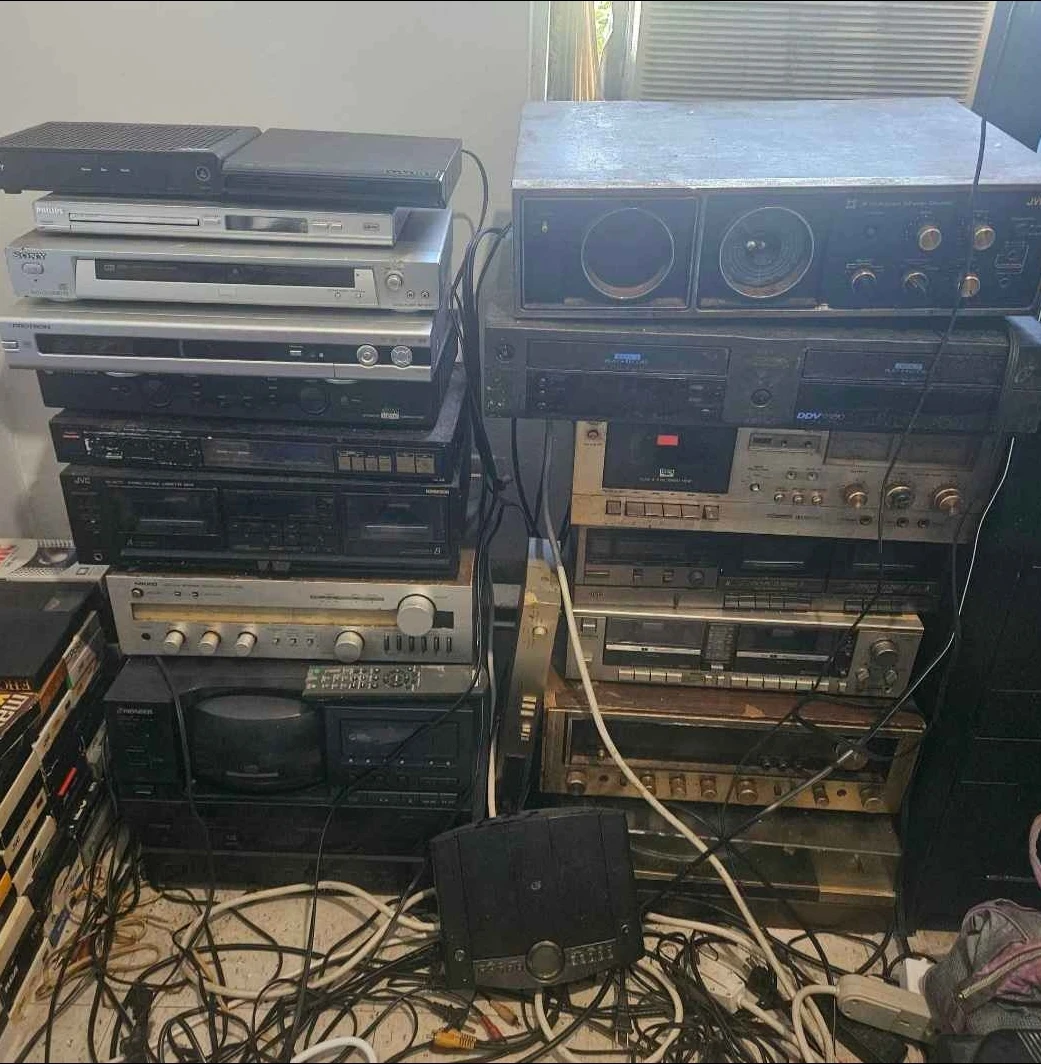 Vintage & Modern Electronics Lot (SELLING FOR PARTS/REPAIRS)