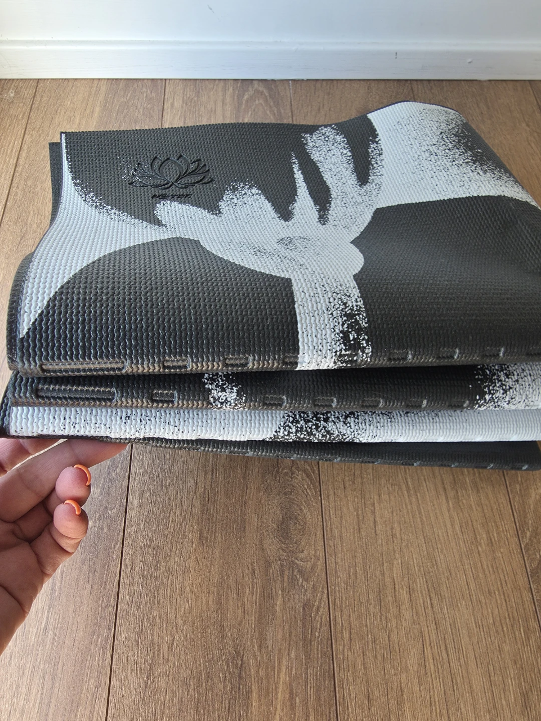 V3tec New Yoga Mat - Black & White Floral Design - photo 3