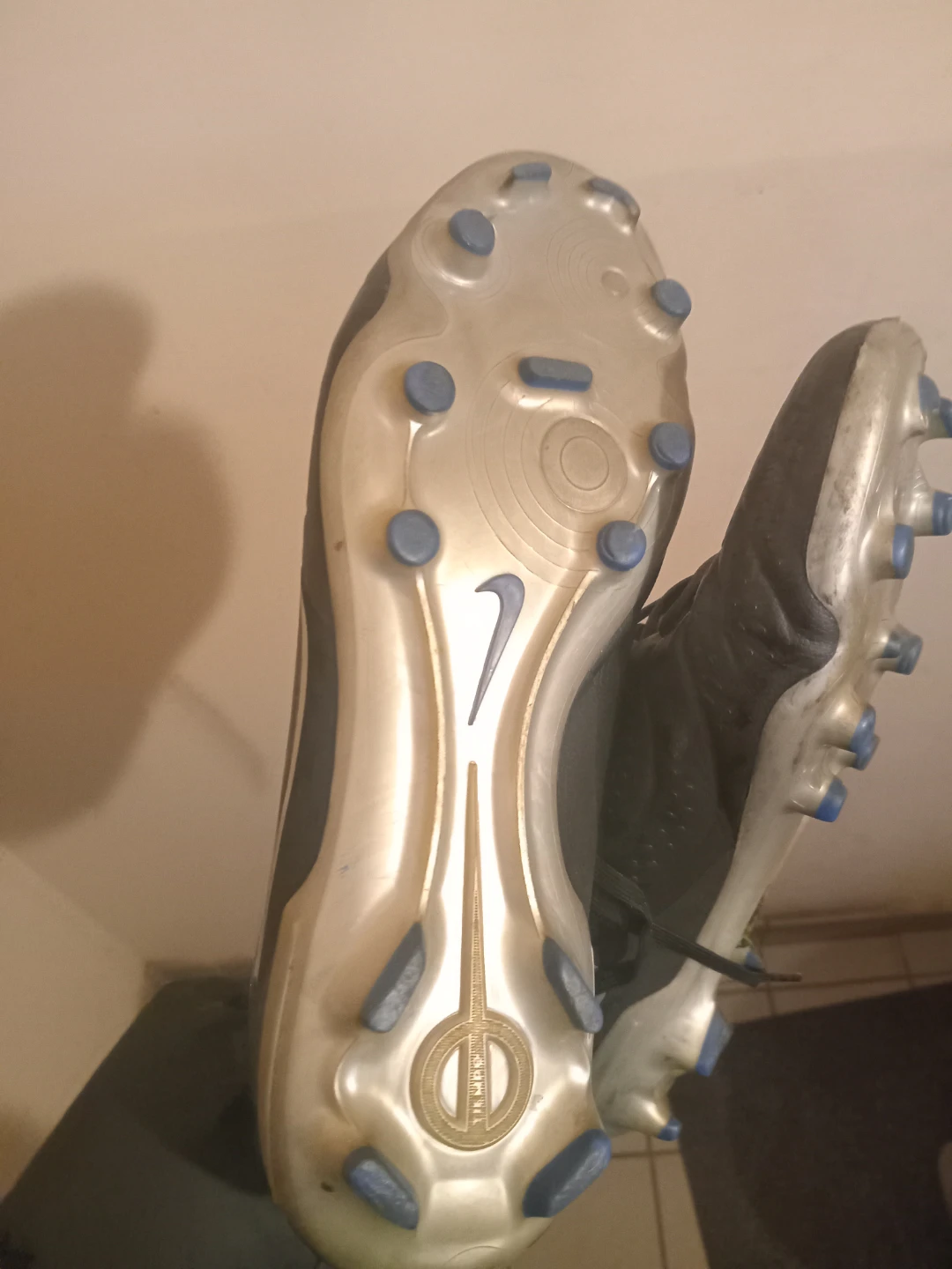 Size 10 nike cleats - photo 2